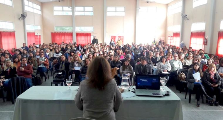 Más de 300 docentes se reunieron para reflexionar sobre las prácticas en Paraná