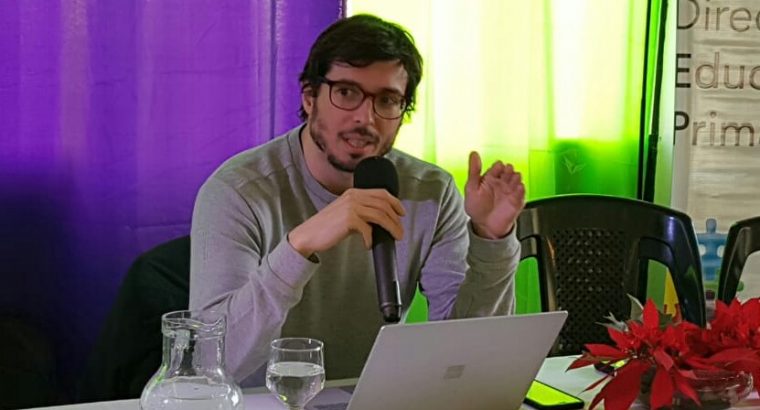 Nicolás Arata abordó problemáticas vinculadas a las ciencias sociales