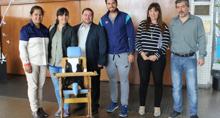 El centro integral Nº1 de Paraná recibió una silla postural realizada por estudiantes de Colón
