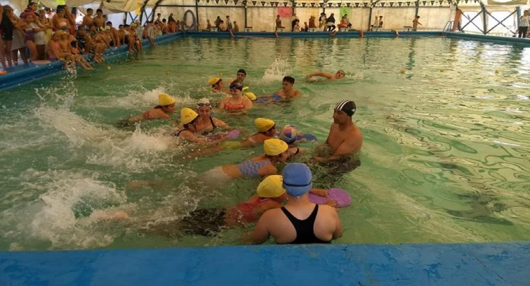 El CGE implementa la enseñanza de natación en las escuelas