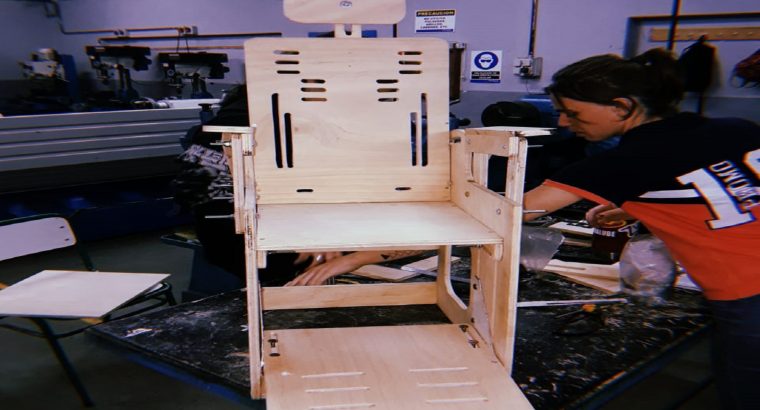 Estudiantes de Ibicuy construyeron una silla postural y la donaron