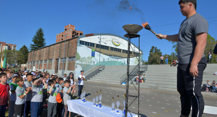 Alrededor de 500 alumnos participaron del torneo interescolar de atletismo en el Parque Berduc