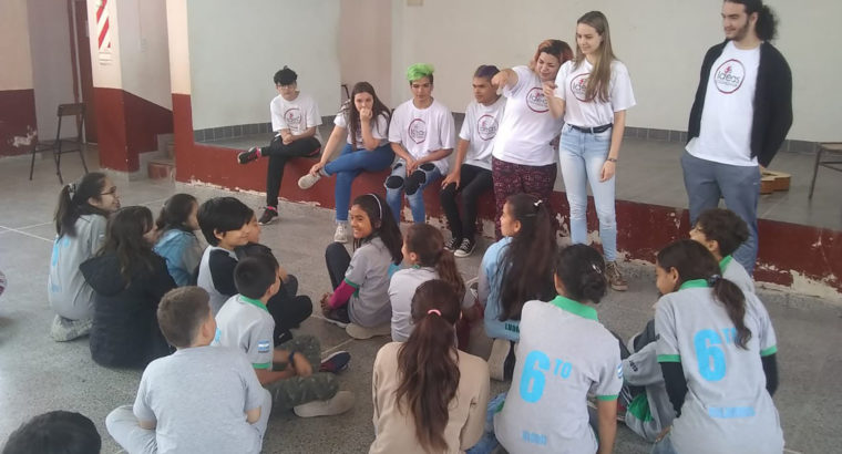 Estudiantes presentaron la obra Comedia y Tragedia en la Escuela Álvarez Condarco