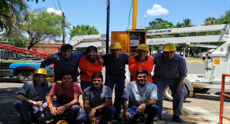 En San Salvador ya funciona el semáforo fabricado por alumnos de la escuela técnica