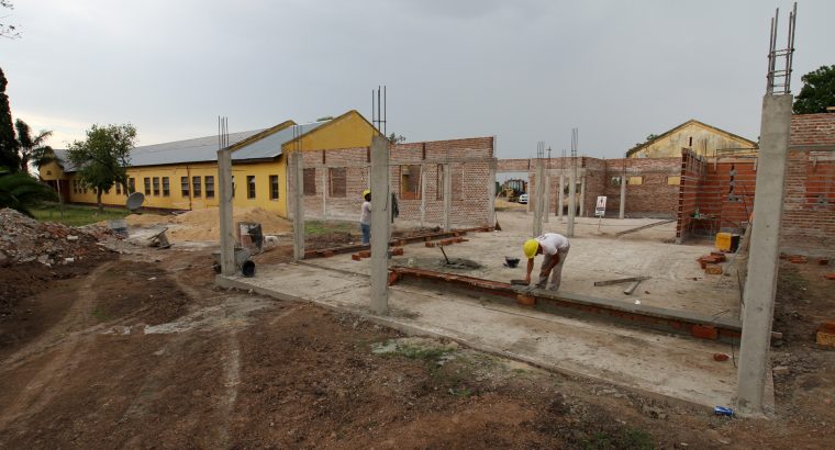 Presentan un 25 por ciento de avance las obras en la escuela Facundo Arce de Puerto Víbora
