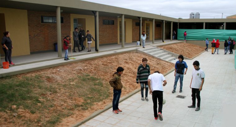 El gobierno invierte casi un millón de pesos en obras para la escuela de Calabacillas