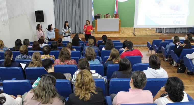Más de 100 bibliotecarios de la provincia participaron de un encuentro en el CGE
