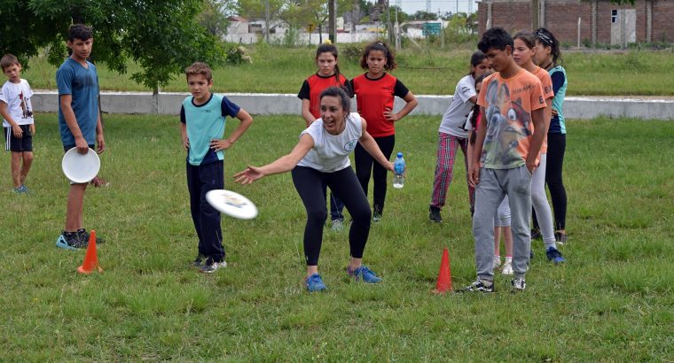 Con un día deportivo 400 alumnos finalizaron las actividades del Programa de Sanidad Escolar en Feliciano