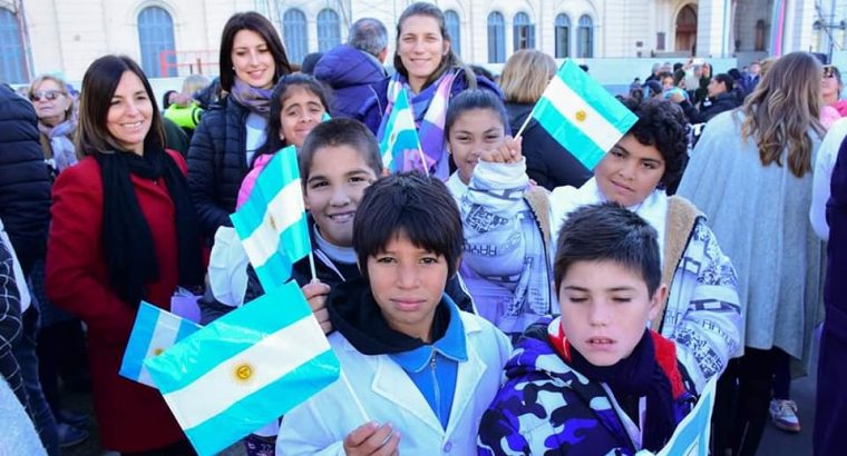 Promesa a la Bandera Argentina de estudiantes del nivel primario y de educación especial