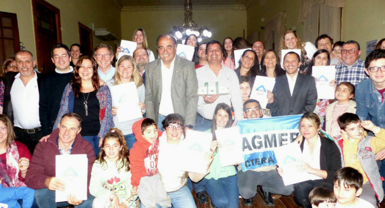 Familias docentes de Gualeguaychú accedieron a su casa propia