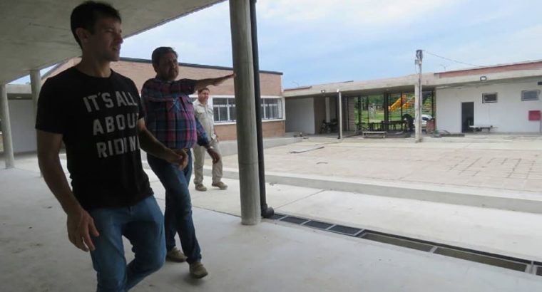 Vallejos recorrió las obras del nuevo edificio de la escuela Justa Gayoso del Departamento