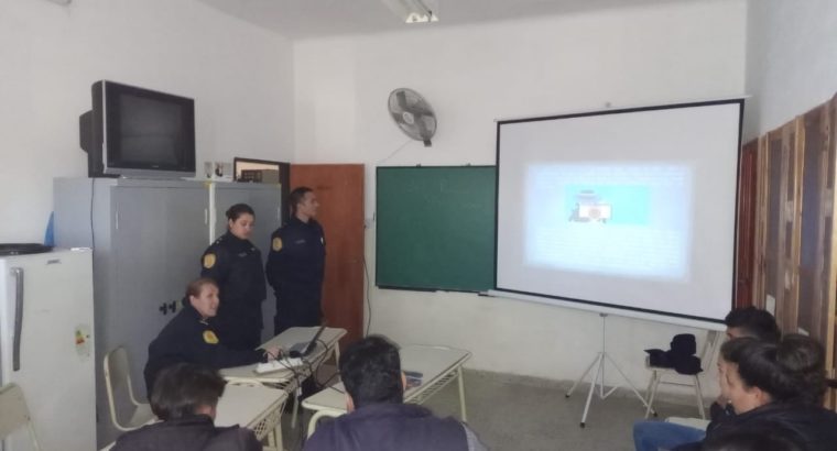 Rosario del Tala | La policía de Entre Ríos dio una charla sobre grooming y navegación segura por internet