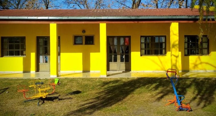 Rosario del Tala | Se realizaron trabajos de pintura en el exterior de jardín de la escuela 50