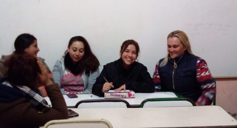 Mansilla | Estudiantes de la ESJA 3 realizaron una jornada de reflexión enmarcada en ɴɪ ᴜɴᴀ ᴍᴇɴᴏꜱ