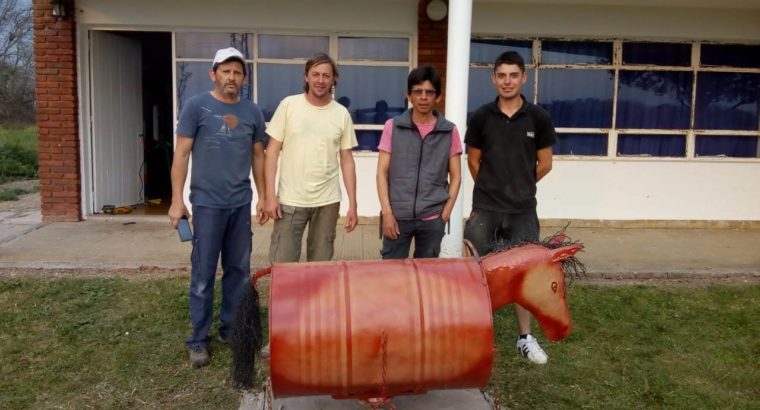 Mansilla | Talleres de soldador básico y de chapista construyeron juego infantil en escuela rural