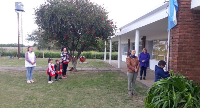 Departamento Tala | Supervisoras recorrieron escuela rural