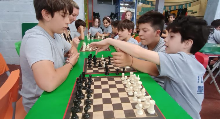 Taller de ajedrez para estudiantes de primaria