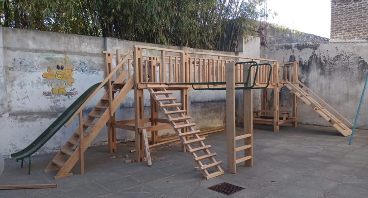 Estudiantes de carpintería de La Paz construyen juegos para niños de jardín de infantes