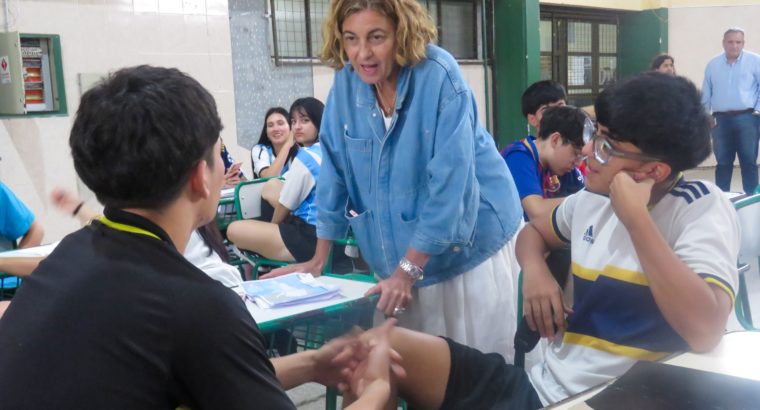 Autoridades del CGE visitaron escuela premiada por un proyecto innovador