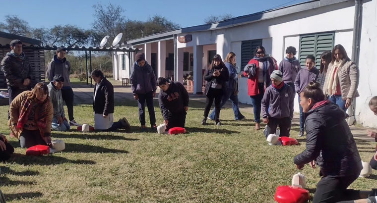 Brindan talleres de RCP a escuelas