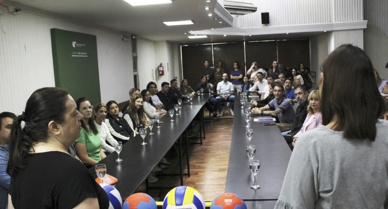 El CGE entregó material deportivo a escuelas secundarias