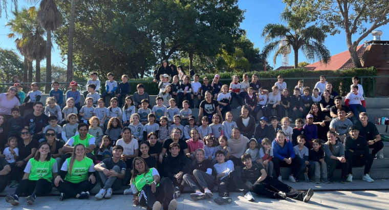 Estudiantes de escuelas primarias participaron de una jornada de juegos motores