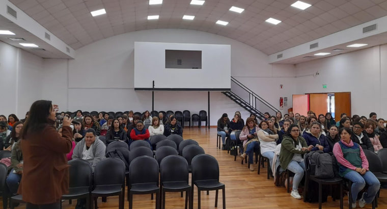 Continúan las capacitaciones para fortalecer la alfabetización en primaria