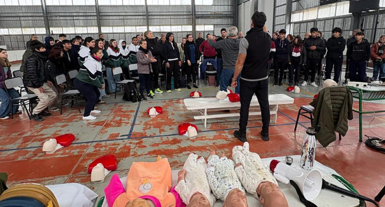 Cientos de docentes participan de las capacitaciones de RCP en la provincia