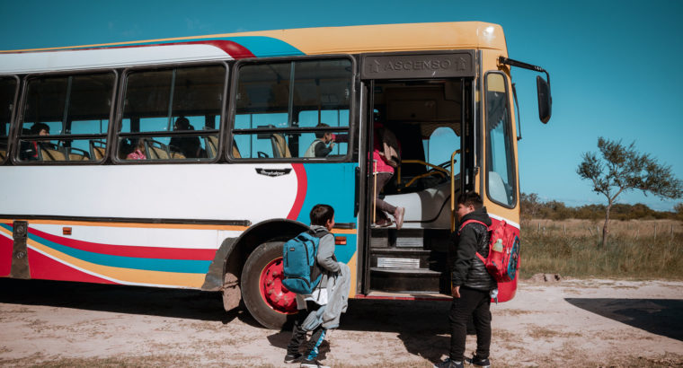 Más de 10.000 estudiantes entrerrianos acceden a la educación gracias al transporte escolar rural