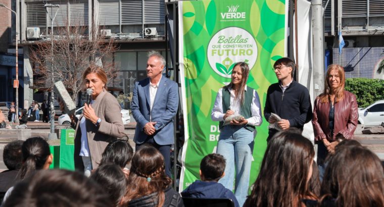 La campaña Botellas que Construyen Futuro juntó más de un millón de envases