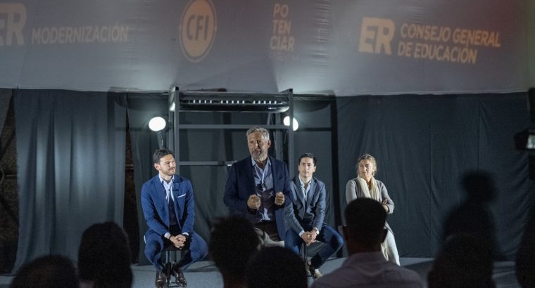 El gobierno provincial lanzó un plan para incorporar innovación tecnológica en las aulas