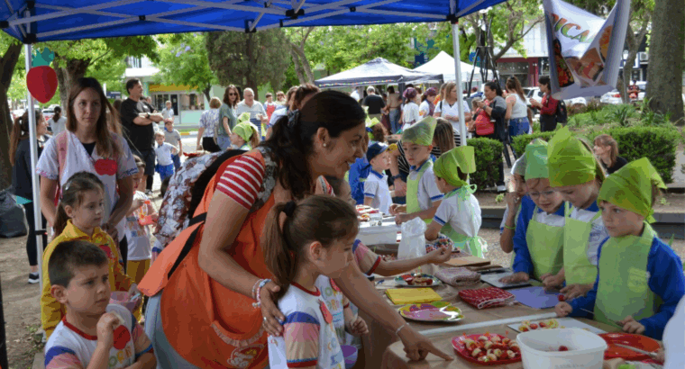 La Escuela San José celebró la 26ª edición de la Fiesta de la Fruta en Crespo