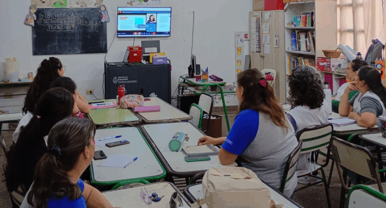 Más de mil docentes inician formación sobre el uso de pantallas en la infancia y adolescencia