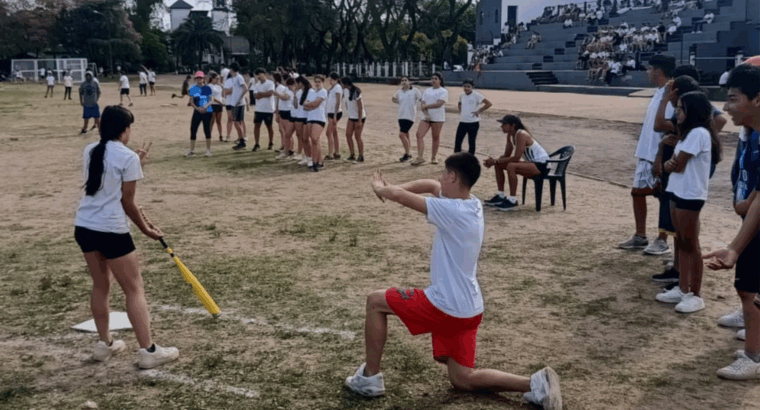 Más de 200 estudiantes participaron de un encuentro interescolar de sóftbol en Colón