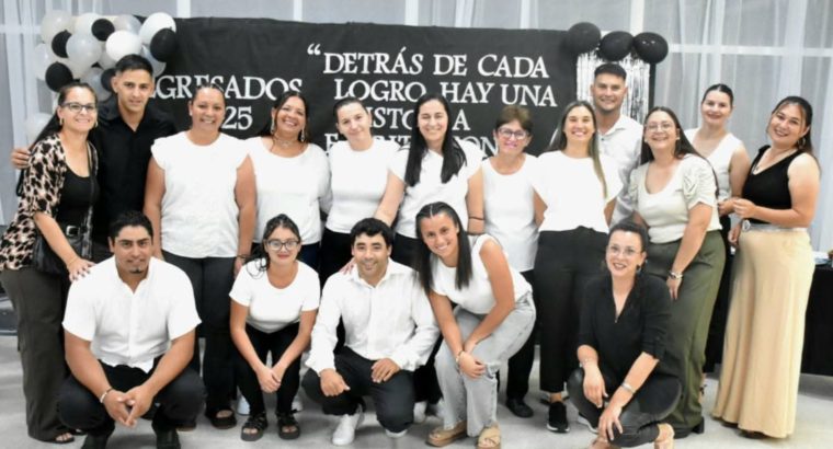 Egresaron 80 estudiantes del programa Oportunidades