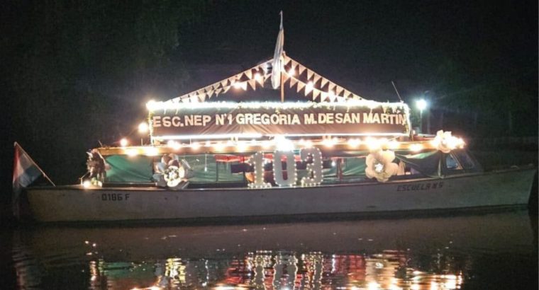 Embarcaciones escolares desfilaron en la Fiesta de las Carrozas Náuticas