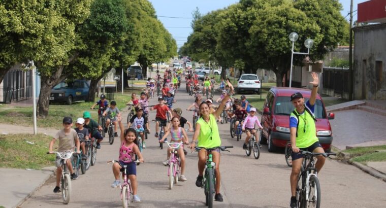 En Seguí los chicos disfrutaron de una jornada de juegos acuáticos y campamento